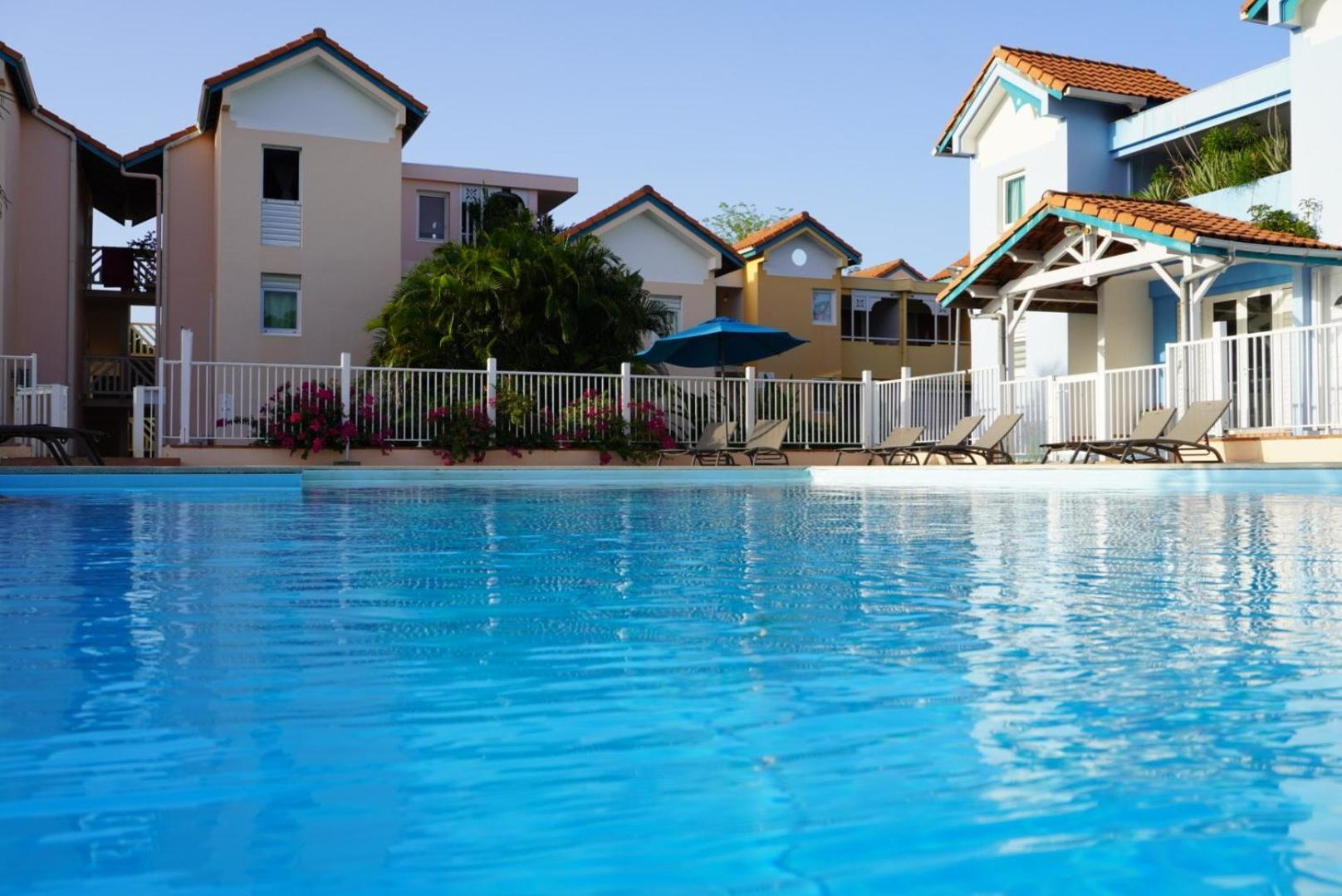 T2 Spacieux, Confort, Piscine & Plage A Sainte-Anne Extérieur photo